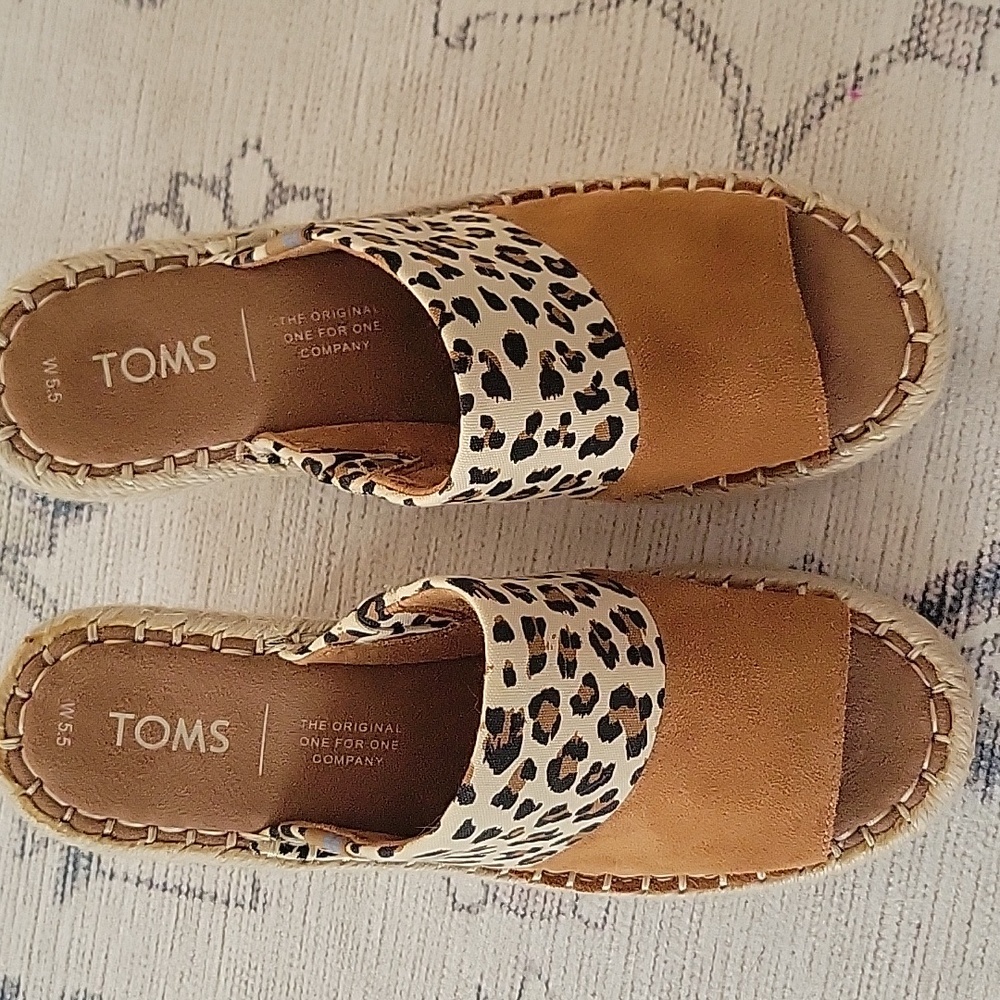 TOMS monica mule wedge size 5.5 cheetah and brown.